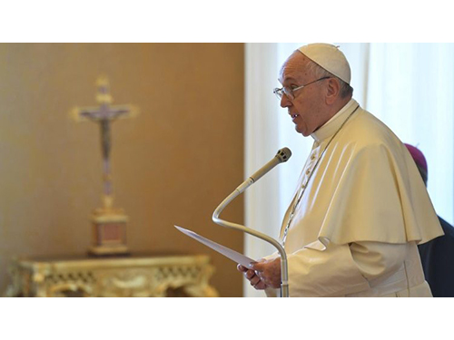 Popiežius ragina išrauti smurtą prieš moteris nuo pat šaknų